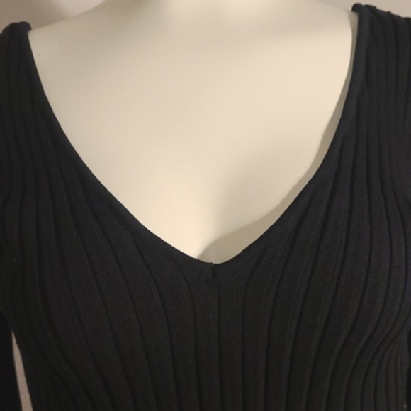 Hera Collection ribbed deep V neck crop top - Picture 2 of 6